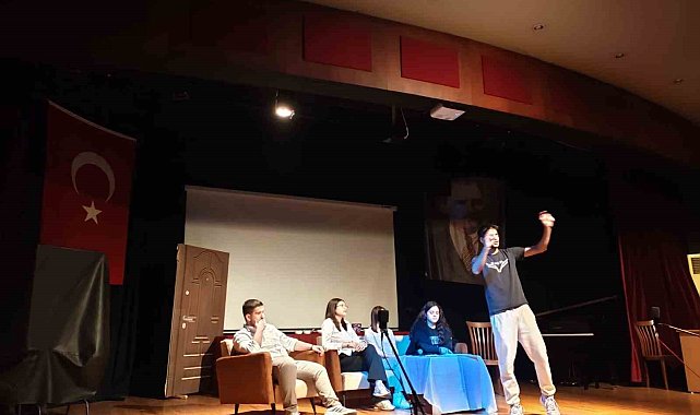 Nazilli'de okulların tiyatro şenliği başladı