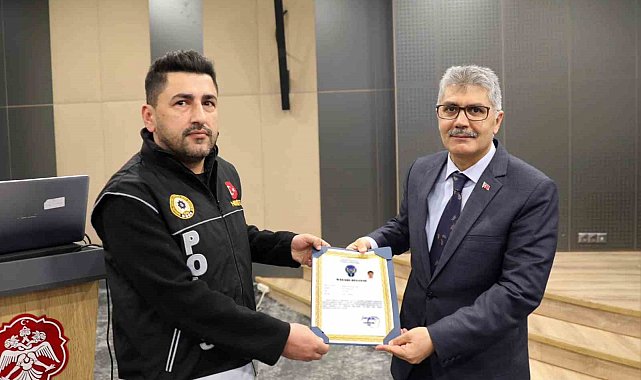 Niğde'de uyuşturucu operasyonunda yaralanan polislere başarı belgesi