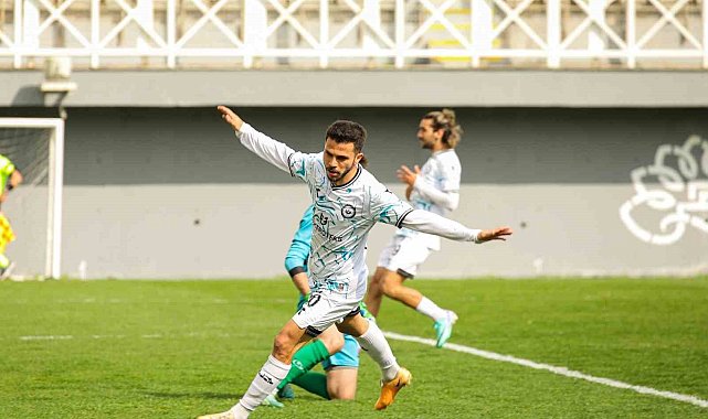 Nilüfer Altınova'ya gol yağdırdı