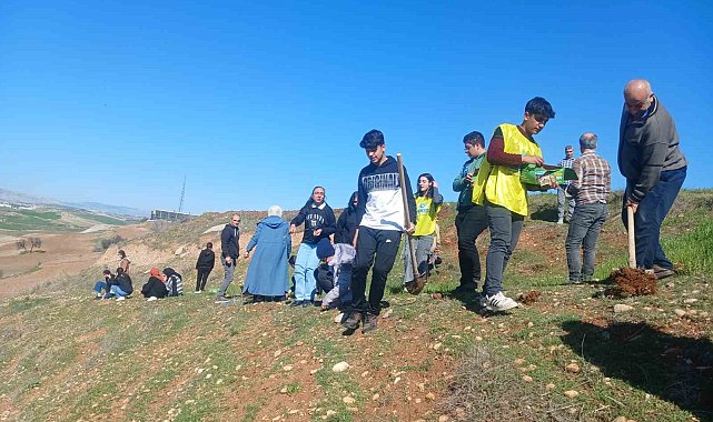 Öğrenciler bin tohum toplarını doğayla buluşturdu