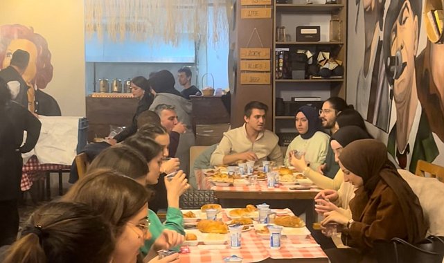 Öğrenciler Hatay'daki kardeşleri için iftar sofrası kurdu