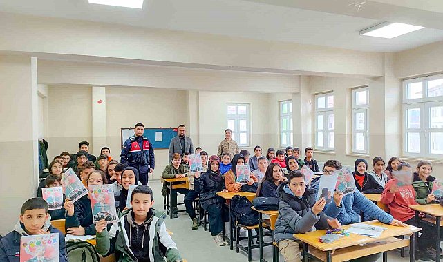 Öğrencilere güvenli internet kullanımı anlatıldı