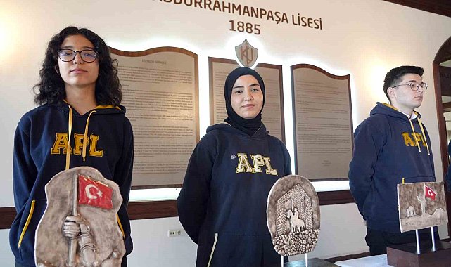 Öğrencilerini Çanakkale'ye gönderdiği için 3 yıl mezun veremeyen okulda anlamlı sergi