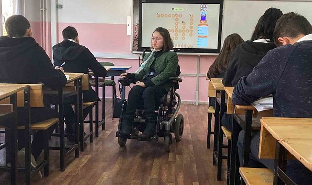Öğretme aşkıyla tüm engelleri aşan kas hastası Gamze öğretmen gençlere ilham kaynağı oluyor