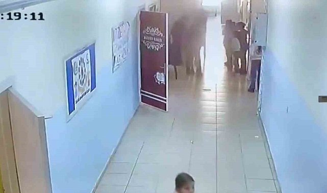 Okul müdürünün heimlich manevrası öğrencinin hayatını kurtardı