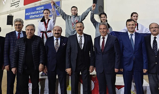Okul sporlarında bir okul 3 birincilik