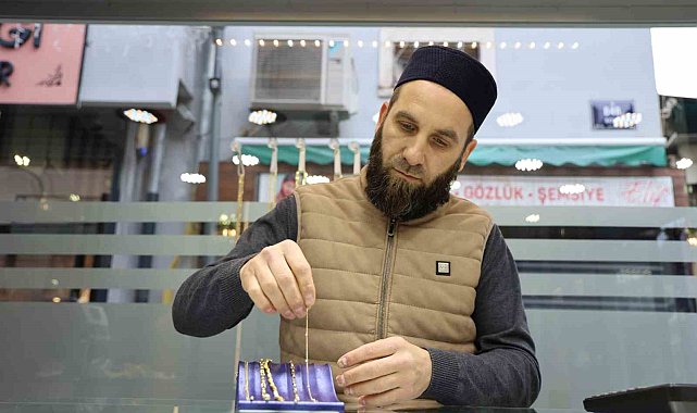 Ölümden dönen şerbetçi, arı korkusundan mesleği bırakıp kuyumcu oldu