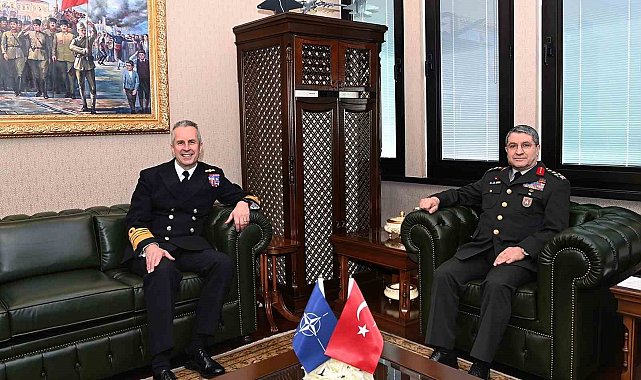 Oramiral Sir Keith Blount'tan Kara Kuvvetleri Komutanına ziyaret