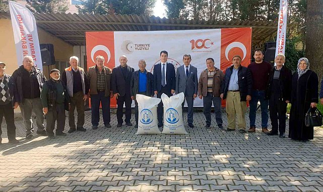 Orhaneli'de çiftçilere yağlık aspir tohumu dağıtıldı