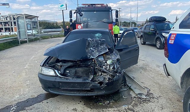 Otomobil belediye otobüsüne çarptı: 1 yaralı