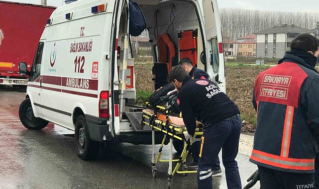 Otomobil ile yolcu minibüsü çarpıştı: 3 yaralı