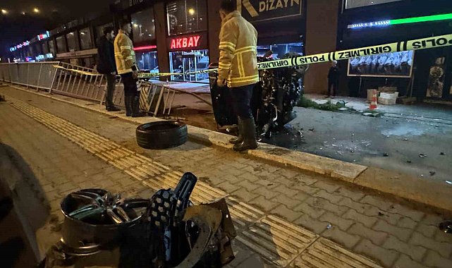 Otomobille çarpışan pikap 30 metre savruldu: 3 yaralı