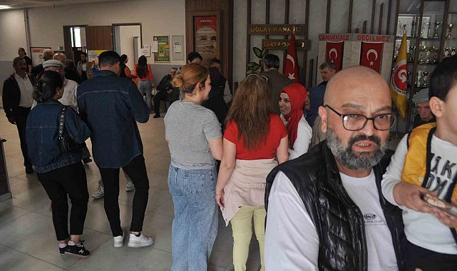 Oy kullanmaya aynı saat diliminde giden vatandaşlar yoğunluğa sebep oldu