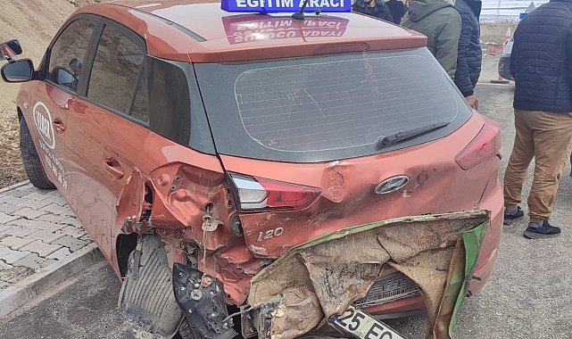 Özalp'ta trafik kazası: 1 ölü 3 yaralı