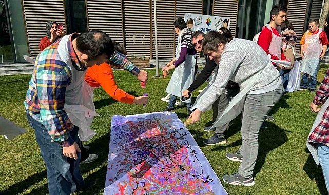 Özel çocuklardan Dünya Ressamlar Günü'nde rengarenk eser