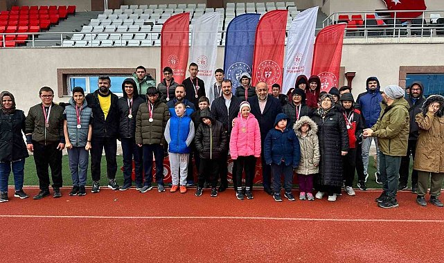 Özel sporcular atletizm müsabakalarında madalyalar sahiplerini buldu