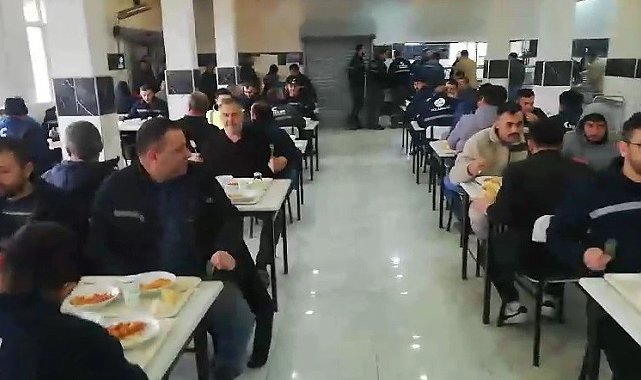 Özelleştirilen termik santrallerin işçileri öğle yemeğinde eylem yaptı