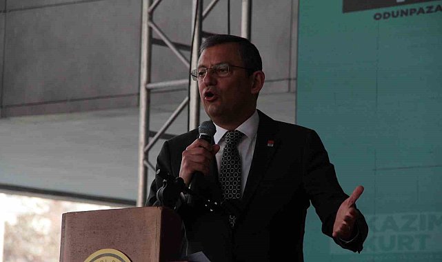 Özgür Özel, AK Parti adayına yüklenirken yanlış üstüne yanlış konuştu