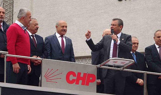 Özgür Özel: "Hocanın sağında Mansur Yavaş, solunda Ekrem İmamoğlu sen neredesin?'; Ben de tam arkasındayım"