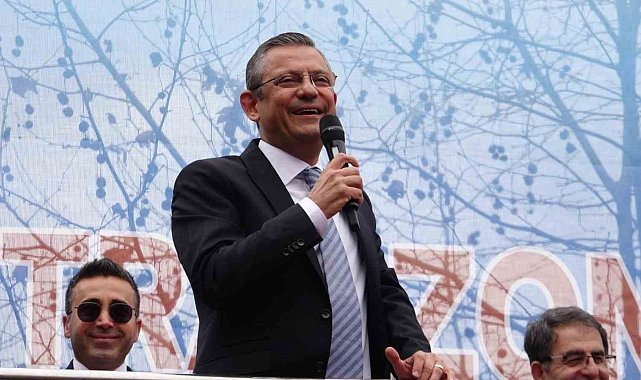 Özgür Özel, Trabzon meydanında emekli maaşı ile kaç kasa hamsi alındığını hesapladı