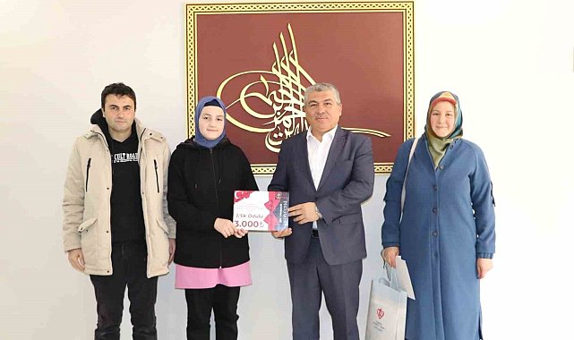 Para ödülünü Filistin'e bağışladı