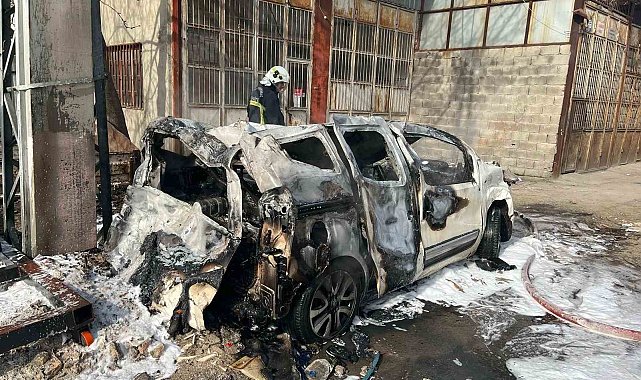 Park halindeki hurda araçta yangın