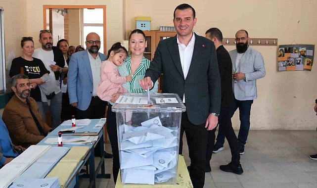 Pehlivan, oy kullanmaya Ailece geldi