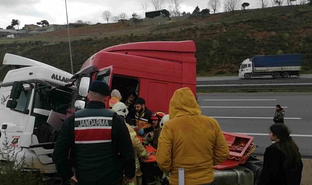 Pendik'te iki tır çarpıştı: 1 yaralı