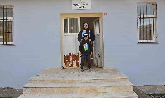 Pınar öğretmen 45 kilometrelik yolu tek öğrencisi için kat ediyor