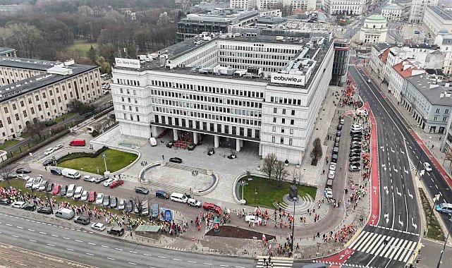 Polonyalı çiftçiler bir kez daha sokaklarda