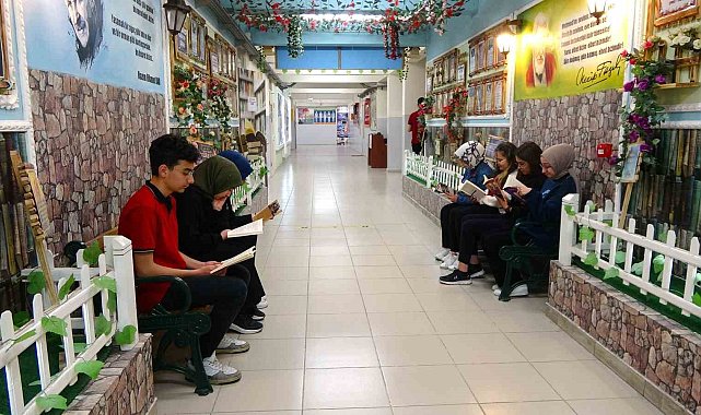 "Edebiyat Sokağı" öğrencilere ilham oluyor