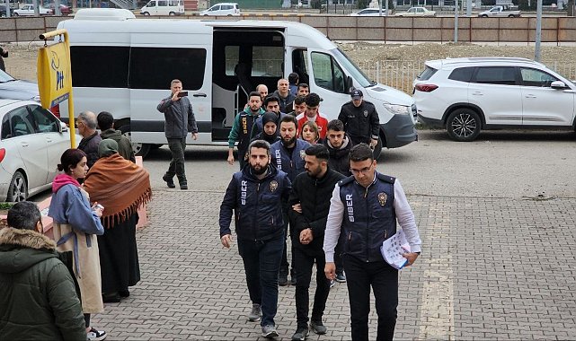 "Filmlere yorum yaparak para kazanabilirsiniz" diyerek 6 milyon TL dolandırdılar