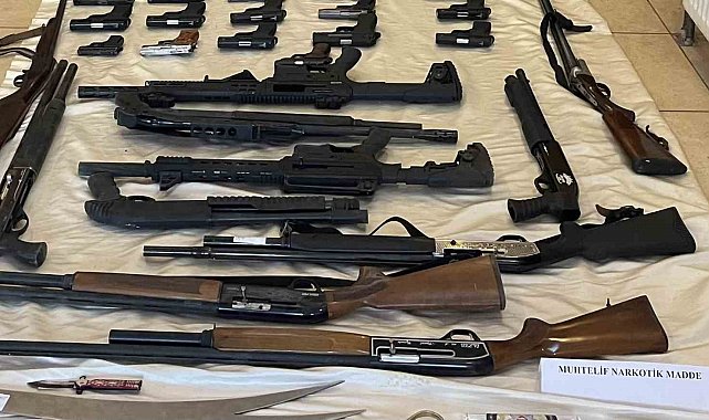 "Mahzen-3" operasyonunda şüphelilerin evinden cephanelik çıktı