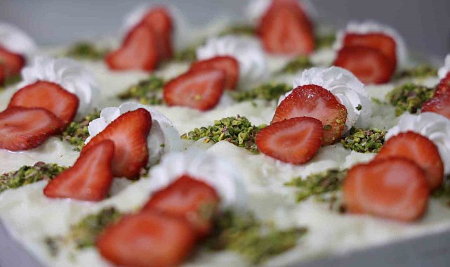 Ramazan sofralarının en renkli tatlısı, güllaç