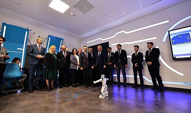 Robot Cezeri&#039;den zeybek şov