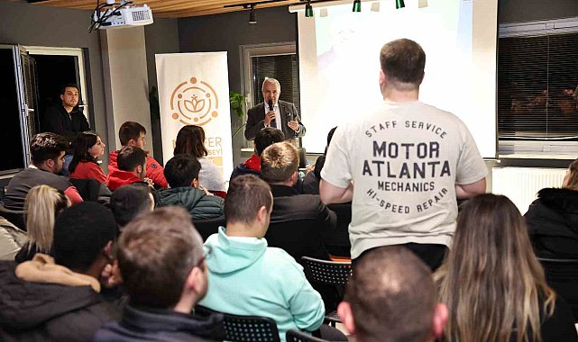 Şadi Özdemir üniversiteli gençlerle buluştu