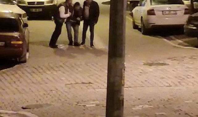 Sahur vakti sokakta bağıran alkollü şahsılara vatandaşlar pet şişe fırlattı