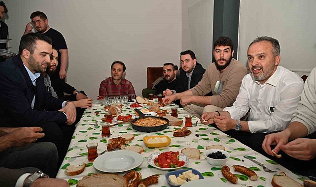 Sahurda menemen Başkan Aktaş'tan