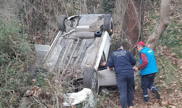 Sakarya'da otomobil şarampole yuvarlandı: 5 yaralı