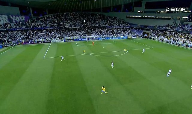 Şampiyonlar Ligi maçında top drone'a çarptı