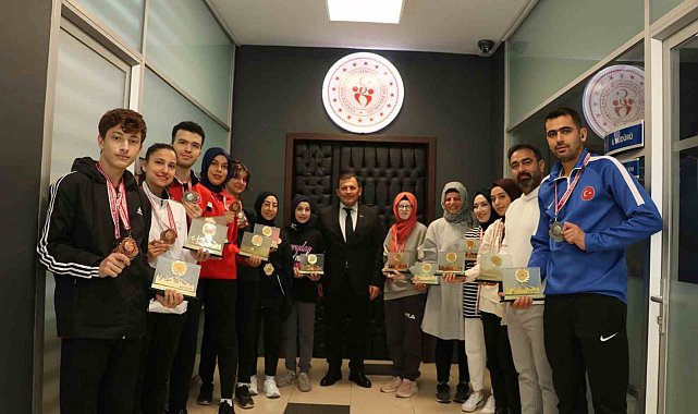 Şampiyonlardan Kabakcı'ya ziyaret