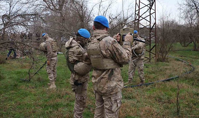 Şanlıurfa'da terör operasyonunda gözaltına alınan şüpheliler jandarmada