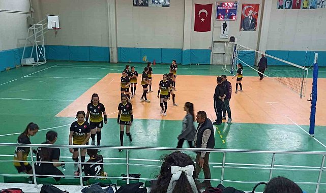 Sarıgöl'de kızlar arası voleybol turnuvası başladı