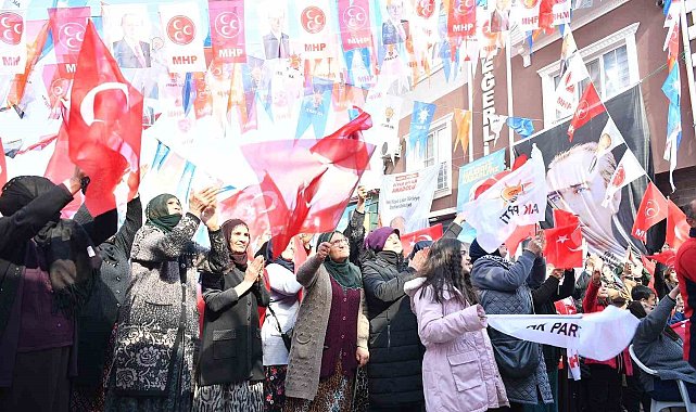 Sarıoğlan'da coşkulu kalabalık, Başkan Büyükkılıç'ı bağrına bastı
