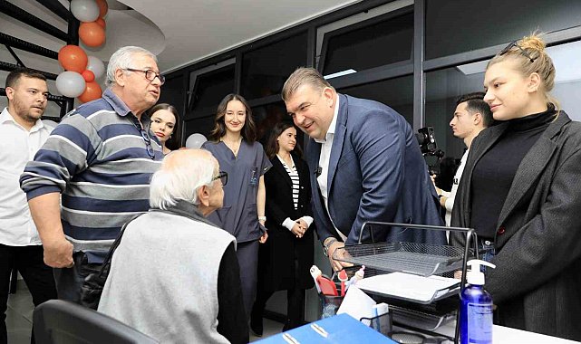 Seferihisar'da emeklilerin hesabına 2 bin TL yatırıldı