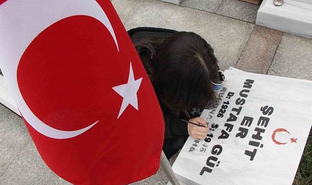 Şehit mezarları lise öğrencilerinin eli ile güzelleşiyor