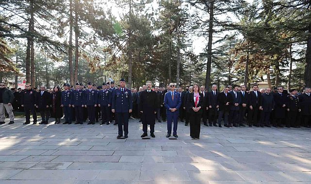 Şehitler kabirleri başında rahmet ve şükranla anıldı