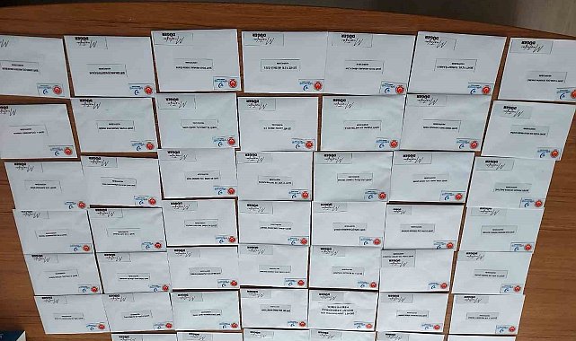 Şehitlerin isimlerinin yazılı notla yetimlere gıda çeki dağıtıldı