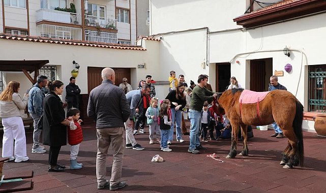 Şehzadeler'in minikleri hayvan sevgisini öğrendi