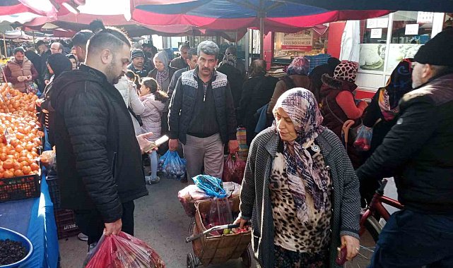 Semt pazarlarında Ramazan yoğunluğu